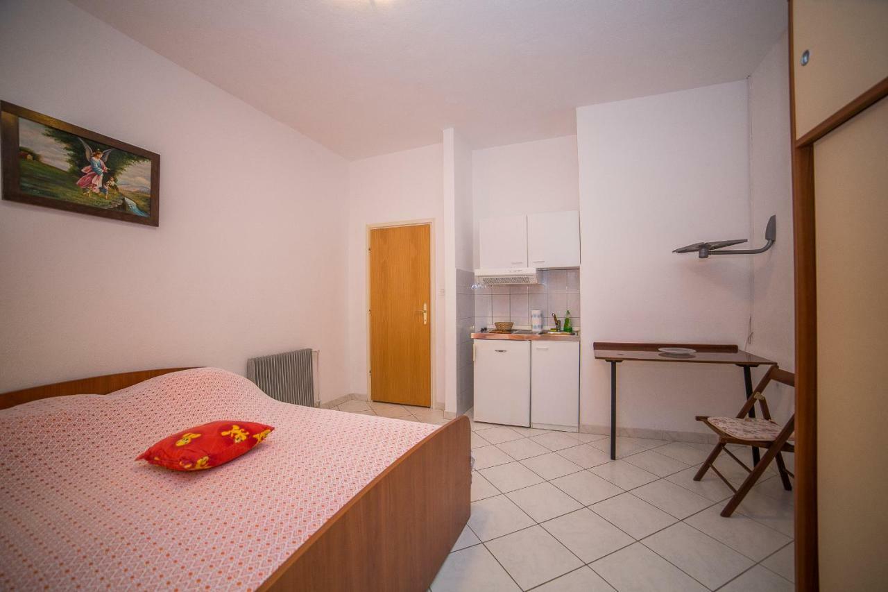 Apartmani Ina Povlja  Extérieur photo