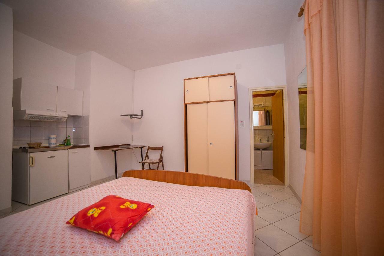 Apartmani Ina Povlja  Extérieur photo